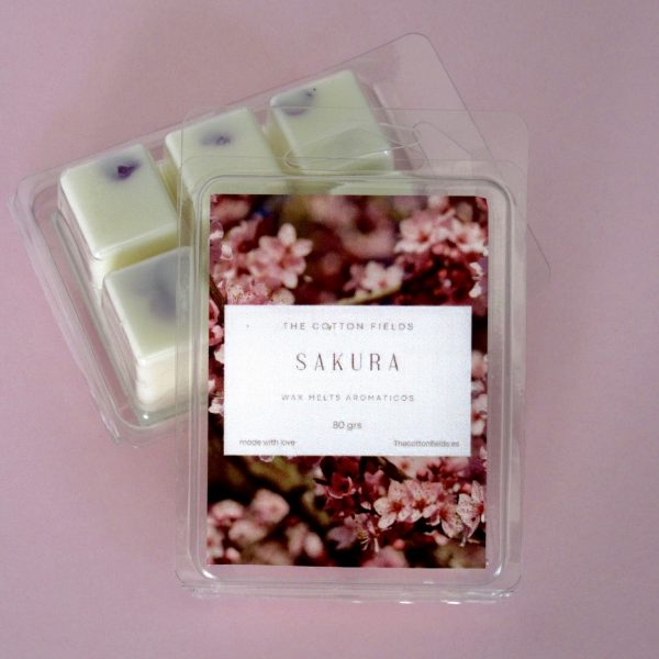 Wax melt olor a Sakura Wax melt olor a Sakura en su envase decorado. El envase tiene formato tableta para su fácil separación.